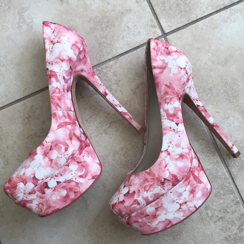 Alice and Olivia Floral Pumps